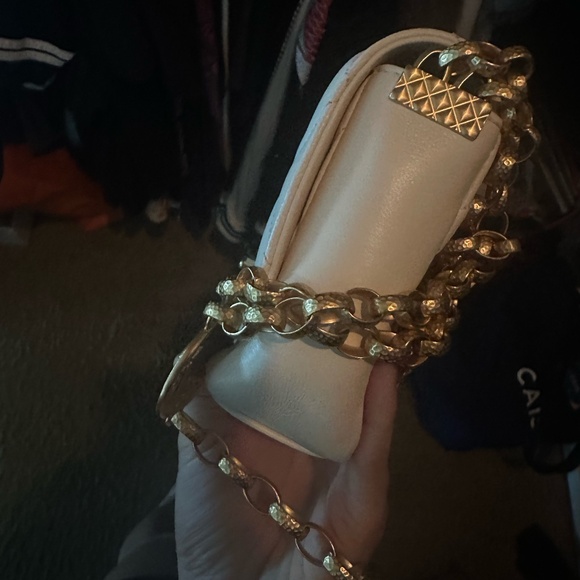 CHANEL white mini quilted flap with gold chain - Picture 2 of 4